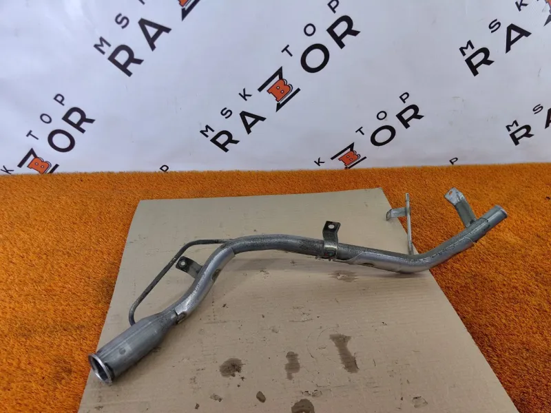 Горловина топливного бака