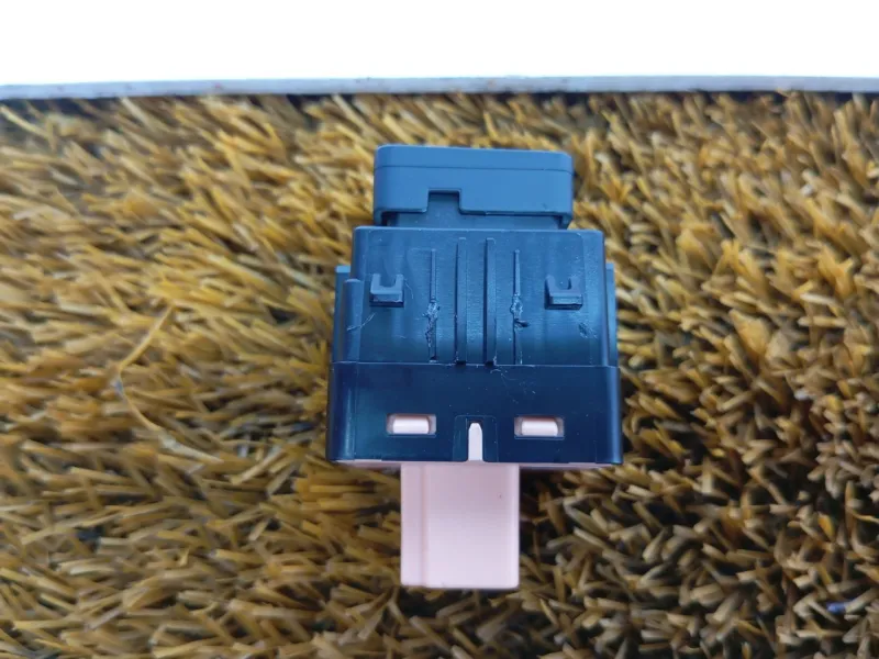 Кнопка обогрева сидений