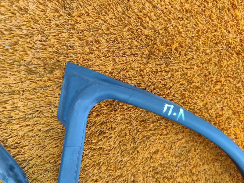 Уплотнитель двери