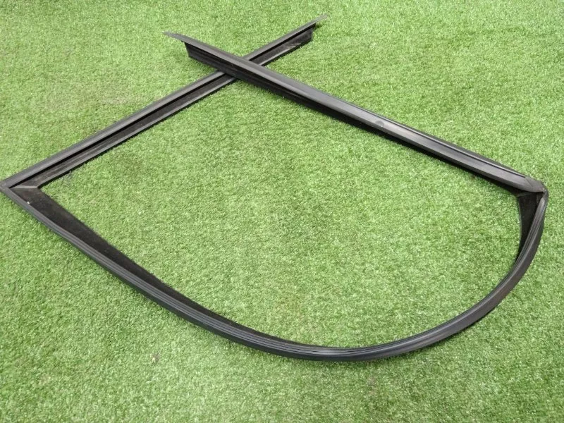 Уплотнитель стекла двери