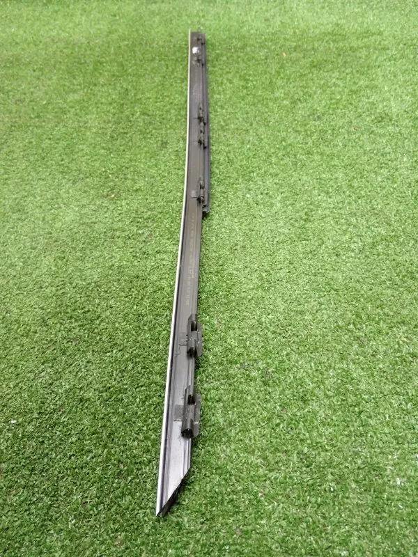 Уплотнитель стекла двери