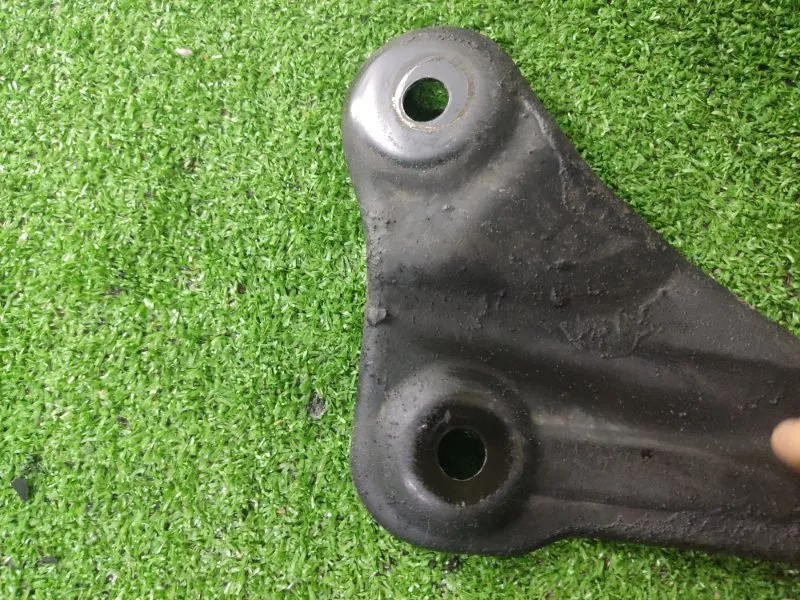 Крепление балки подвески