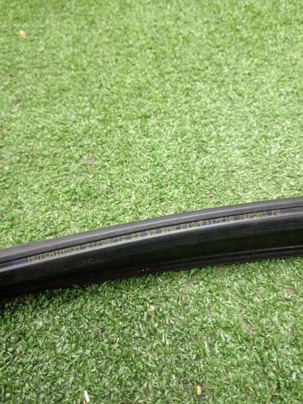 Уплотнитель стекла двери