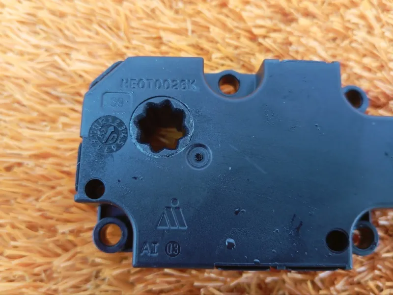 Сервопривод заслонок печки