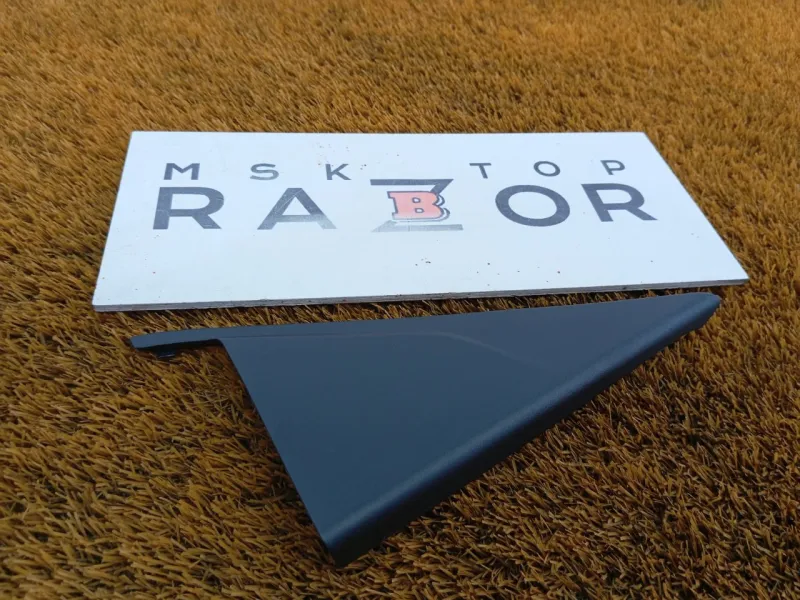 Уголок двери