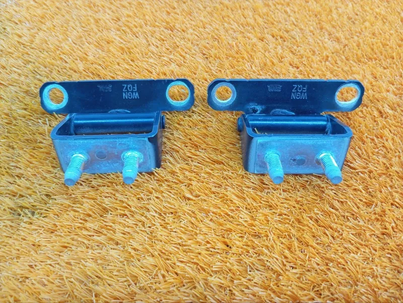 Петля двери багажника