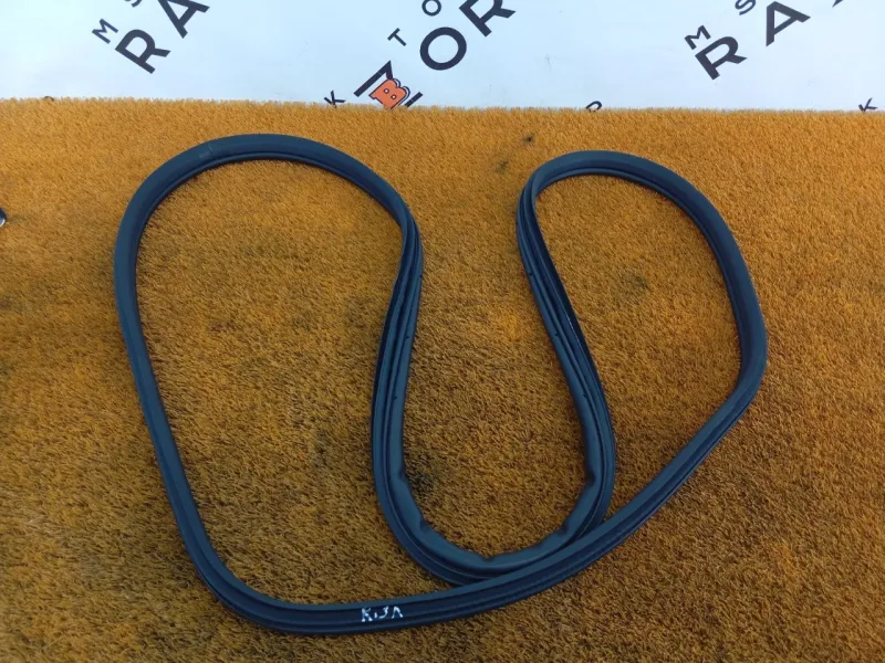 Уплотнитель проема двери