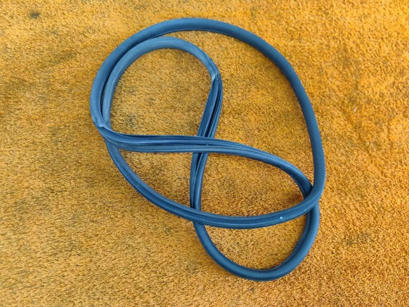 Уплотнитель проема двери