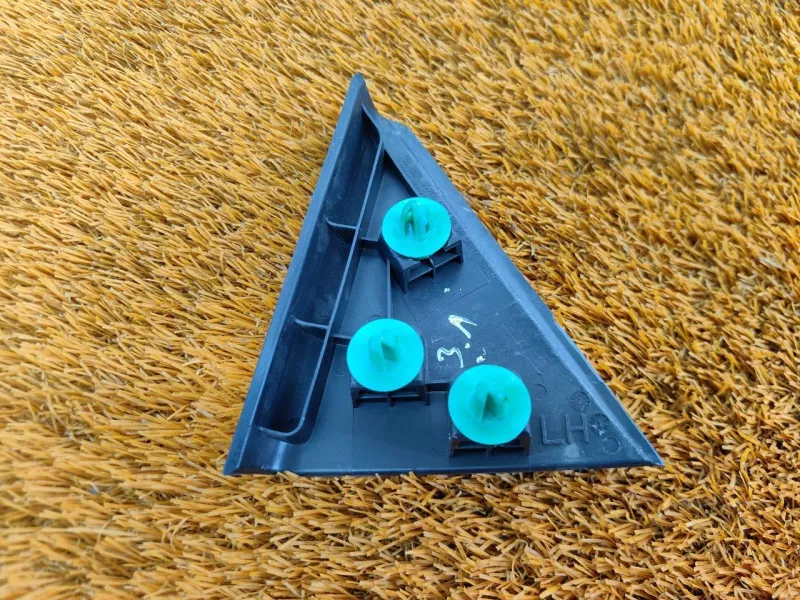 Уголок двери