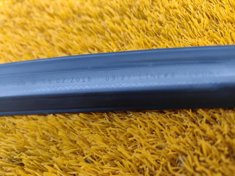 Уплотнитель стекла двери