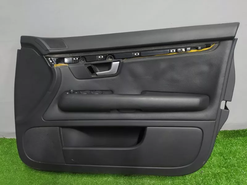 Обшивка двери Audi A4 2005 8E1867106В B7, передняя правая