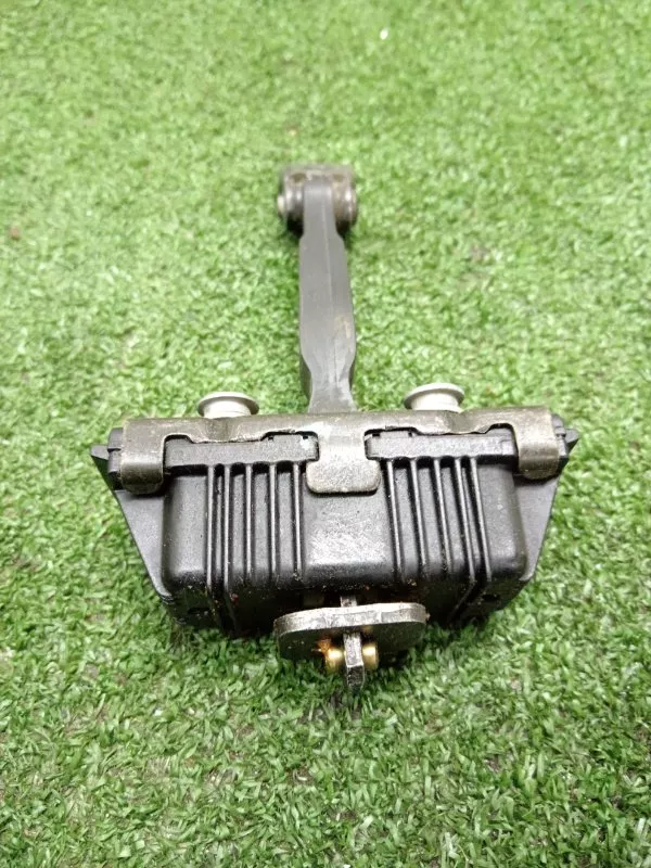 Ограничитель двери