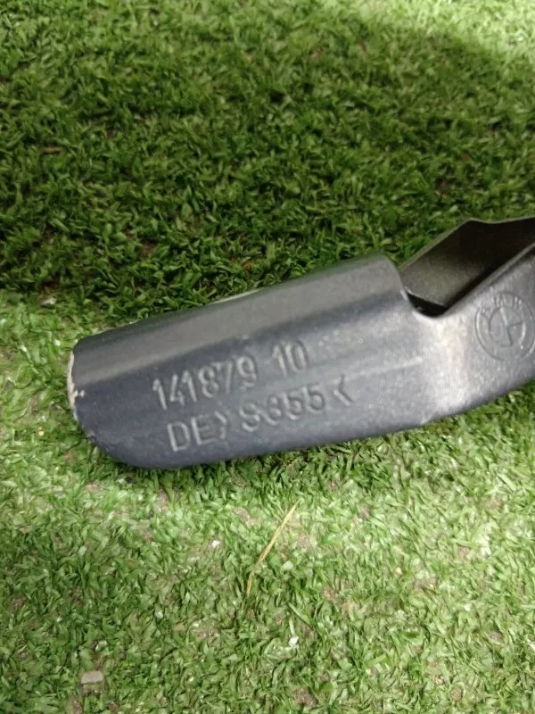 Петля двери багажника