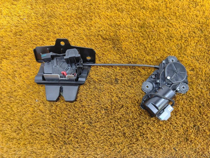 Замок багажника