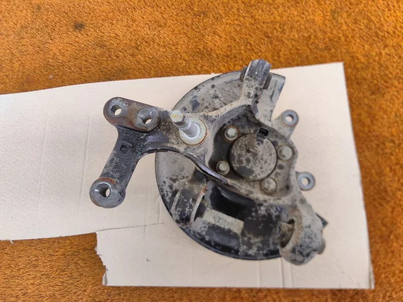 Кулак поворотный