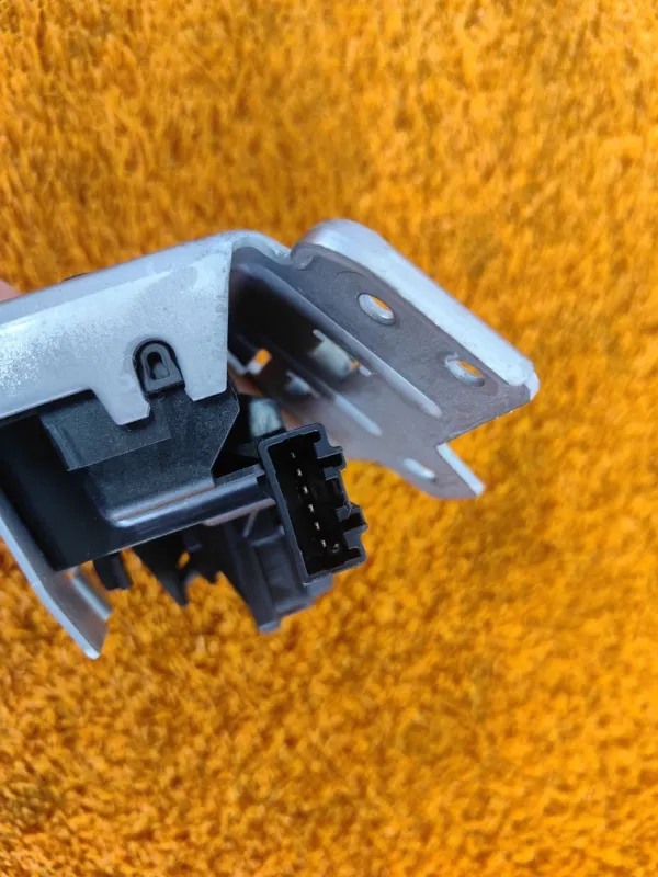 Замок багажника