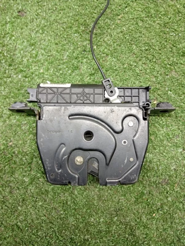 Замок багажника