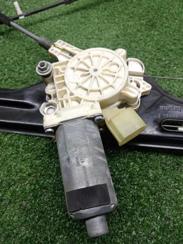 Стеклоподъемник BMW X5 2007 51337166380 E70, передний правый