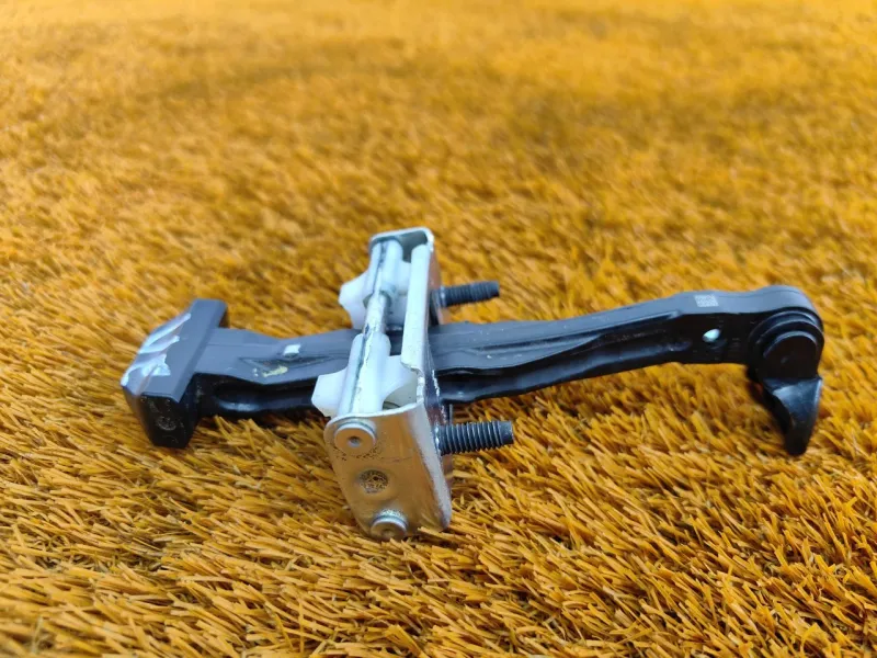 Ограничитель двери