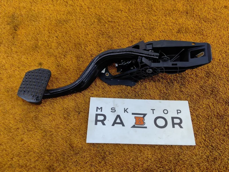 Педаль тормоза