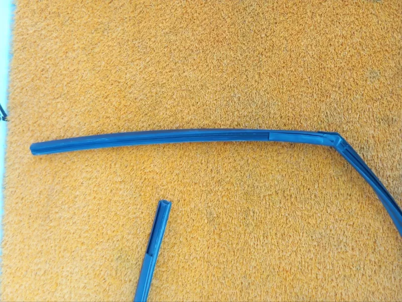 Уплотнитель стекла двери