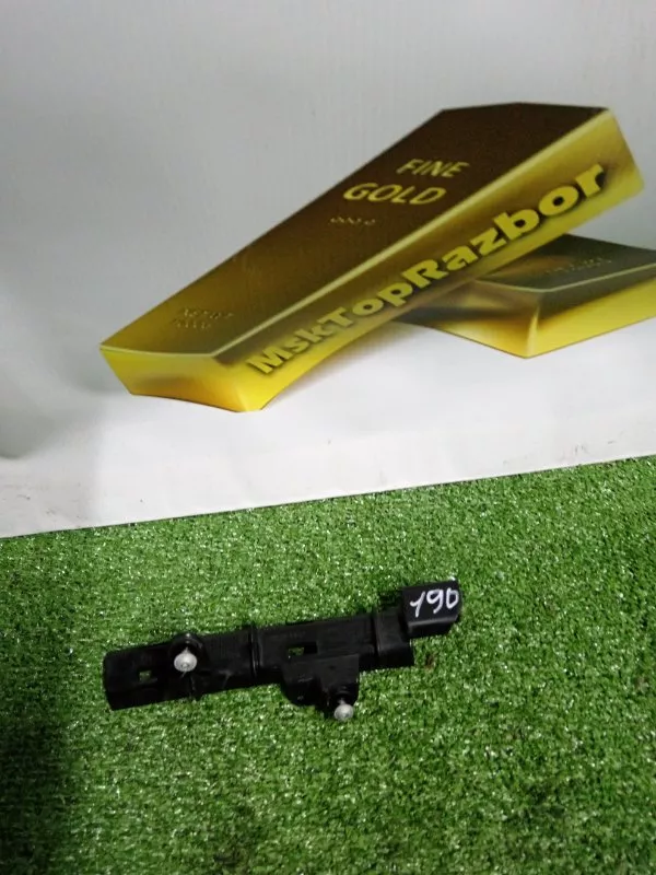 Направляющая стекла двери