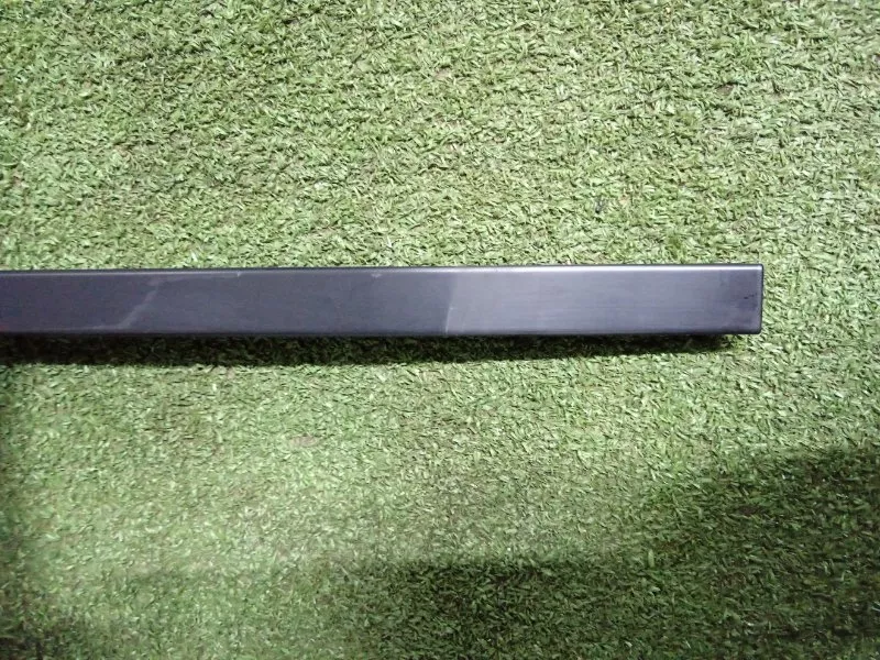 Направляющая стекла двери