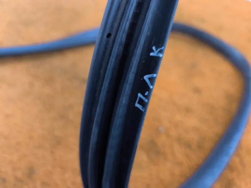 Уплотнитель проема двери