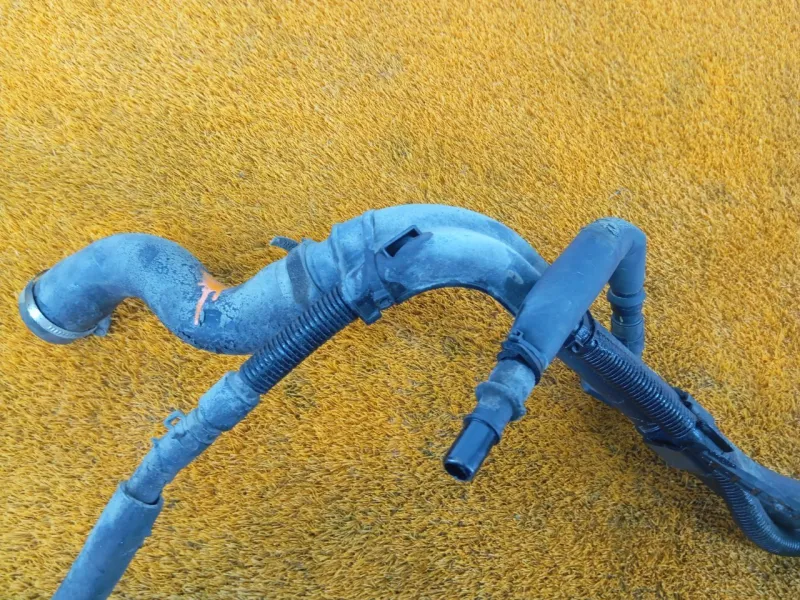 Горловина топливного бака