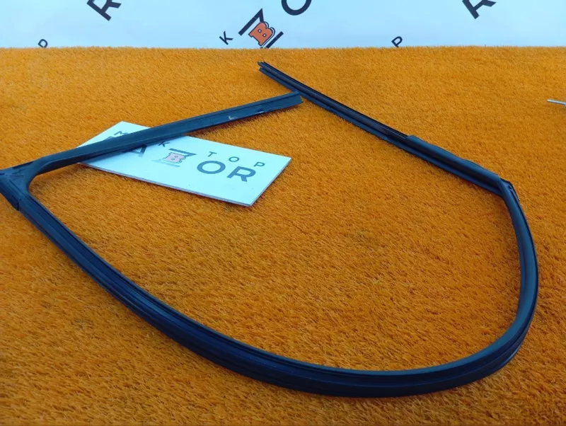 Уплотнитель стекла двери