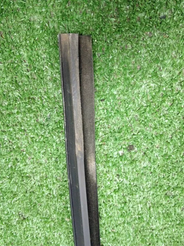 Уплотнитель стекла двери