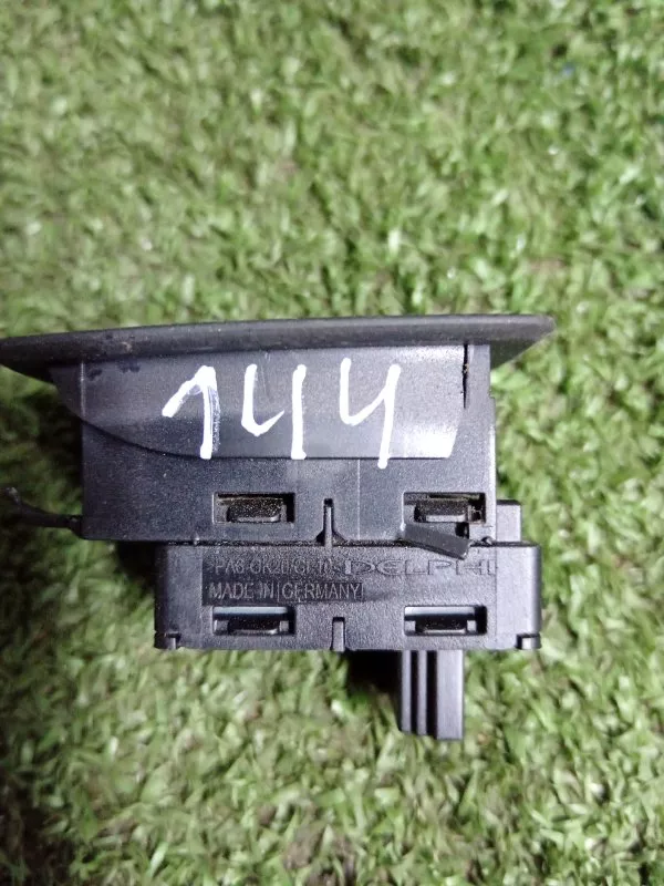 Кнопка стеклоподъемника