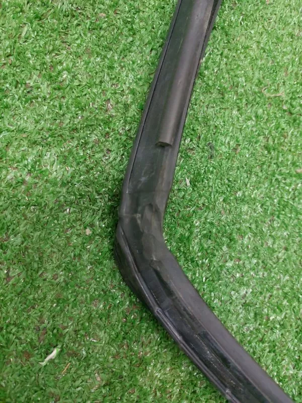 Уплотнитель стекла двери