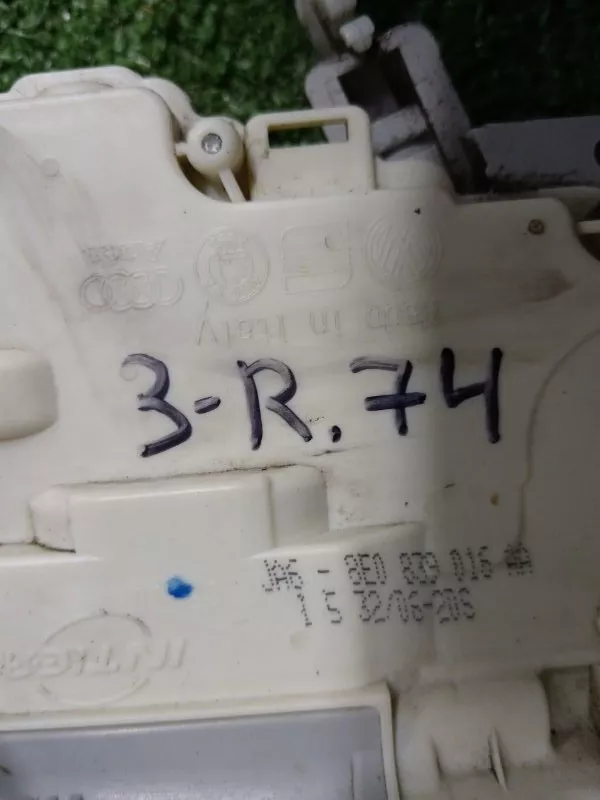 Замок двери Audi A4 2007 8E0839016AA B7, задний правый