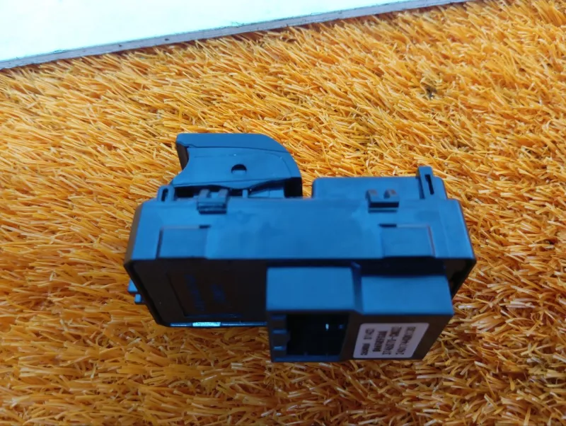 Кнопка стеклоподъемника