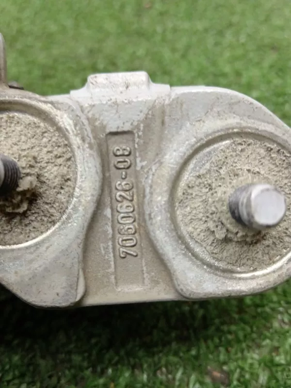 Петля двери багажника