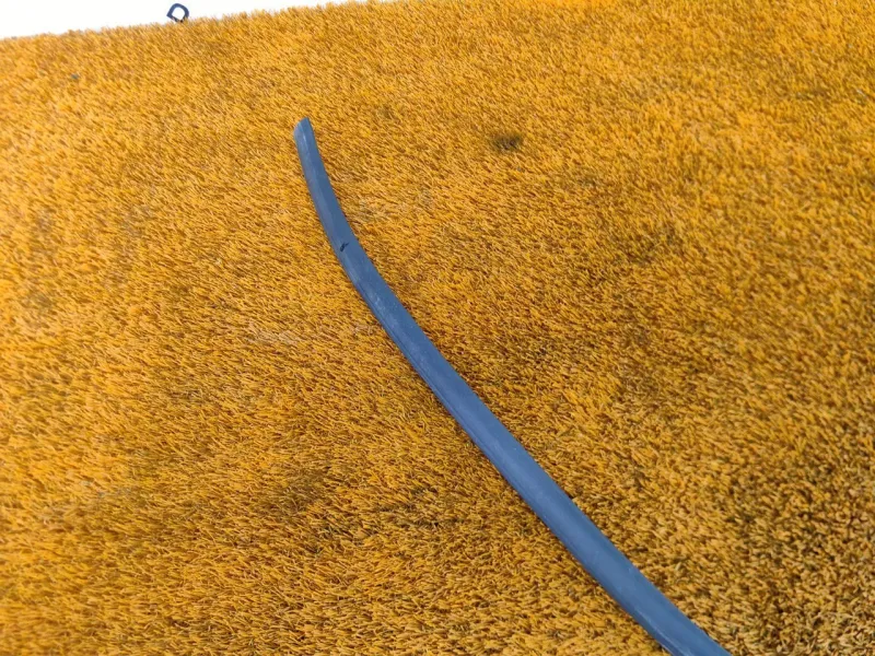 Уплотнитель капота