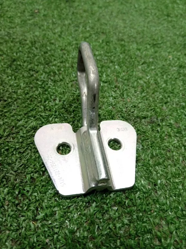 Ответная часть замка багажника