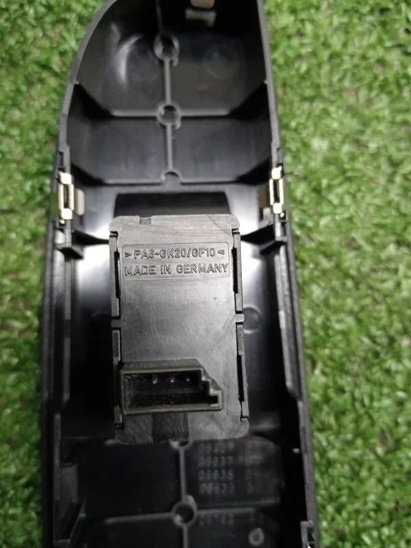 Кнопка стеклоподъемника