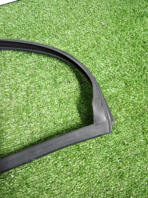 Уплотнитель стекла двери