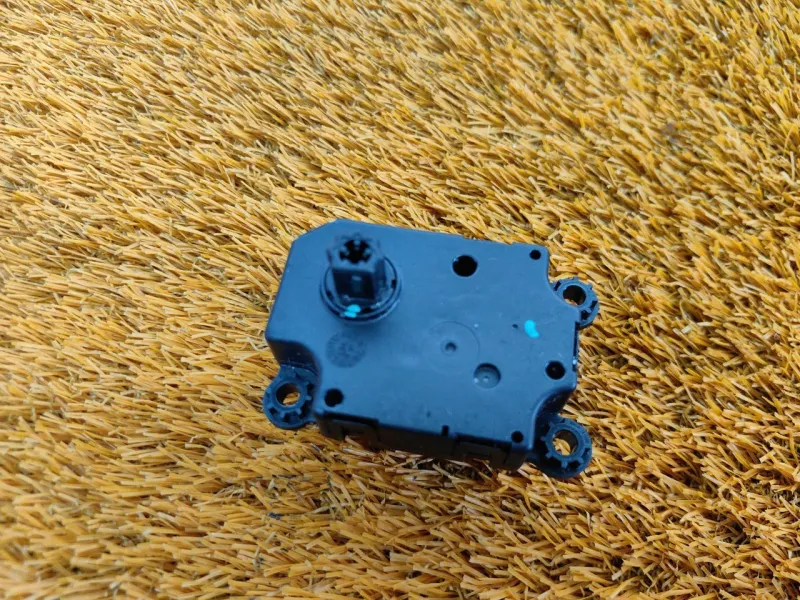 Моторчик заслонки печки