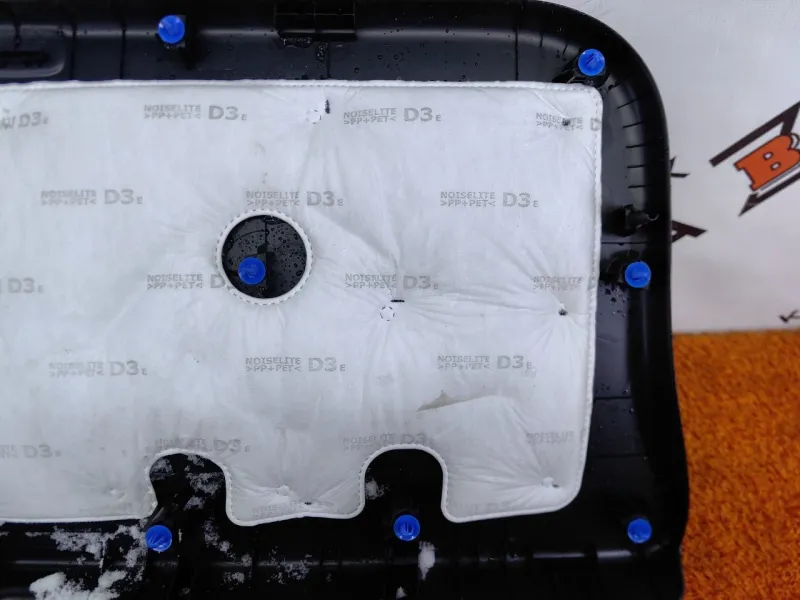 Обшивка двери багажника