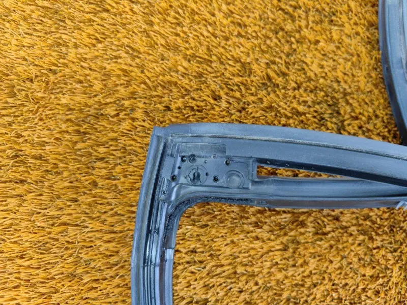 Уплотнитель двери