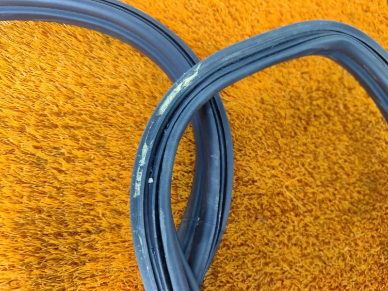 Уплотнитель багажника