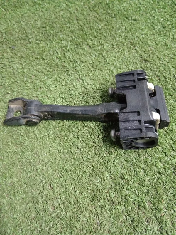 Ограничитель двери BMW 1-Series 2008 51217176809 E87, передний левый