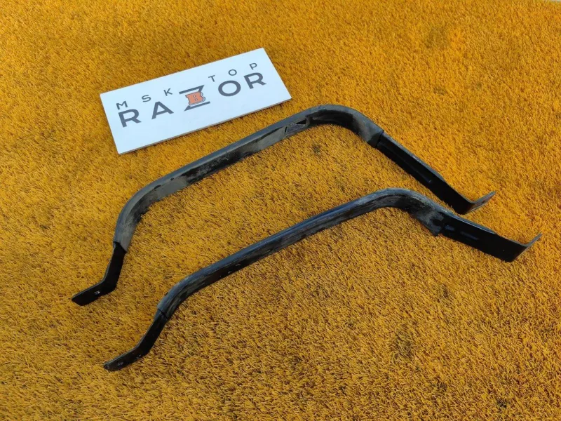 Крепление топливного бака