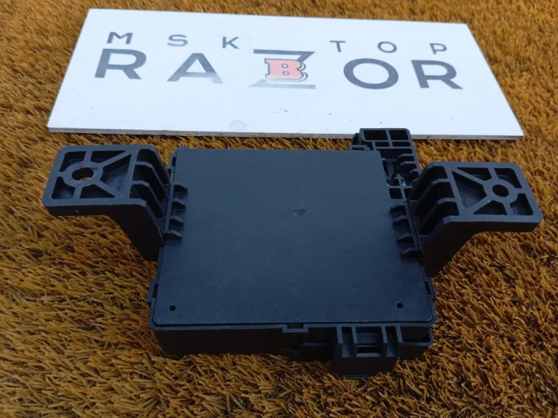 Блок предохранителей под капот