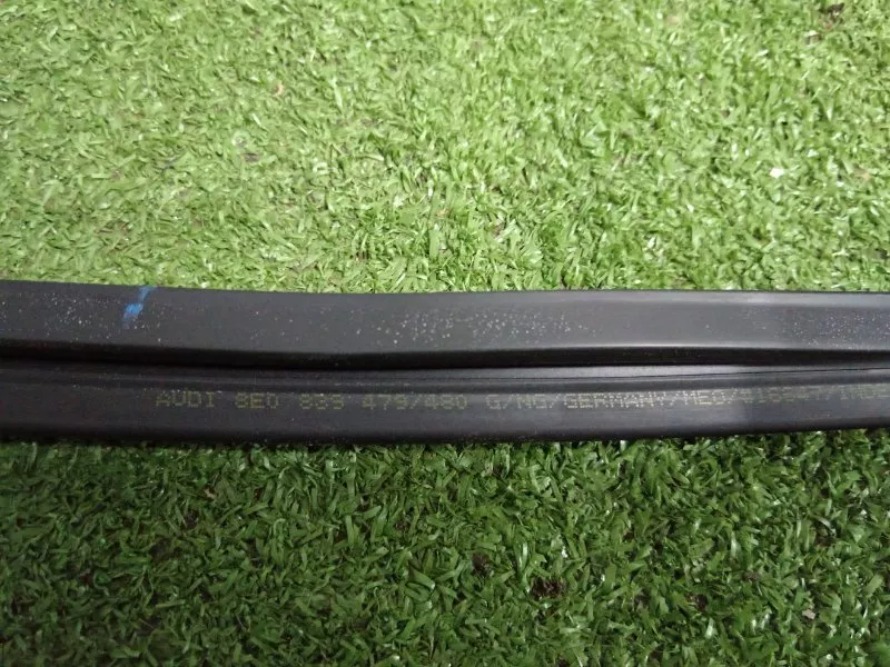 Уплотнитель стекла двери