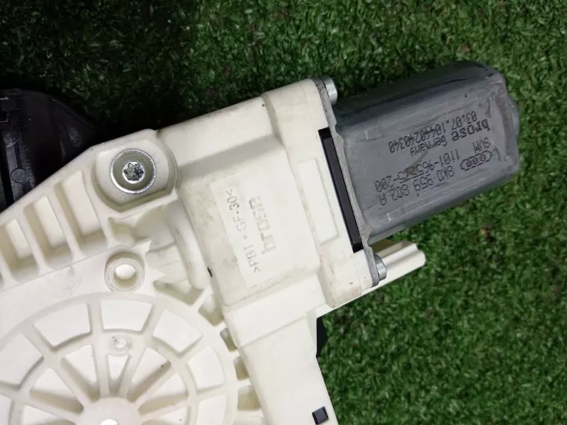 Стеклоподъемник Audi A4 2010 8K0837462E B8, передний правый