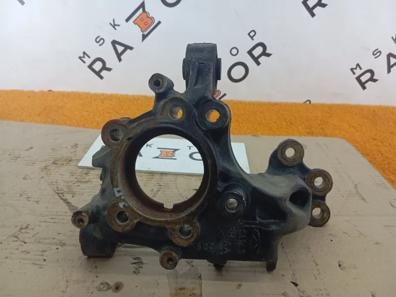 Кулак поворотный